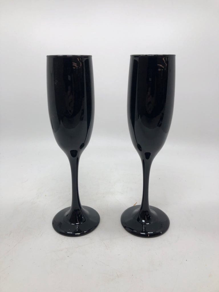 2 BLACK CHAMPAGNE FLUTES.