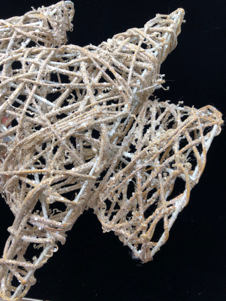 GOLD WIRE TREE W/ SPARKLES.