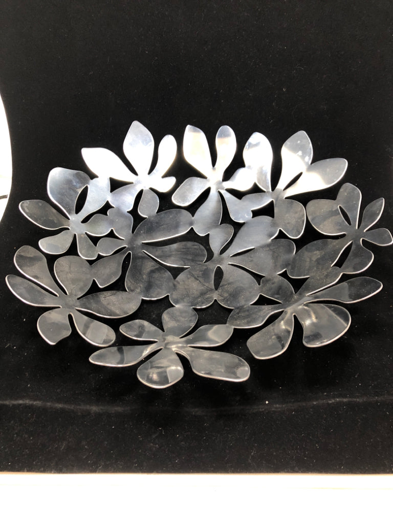 HEAVY METAL FLORAL DECOR BOWL.