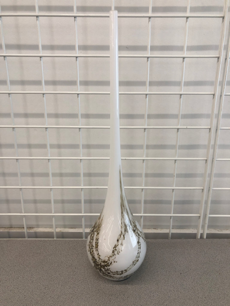 TALL WHITE GLASS VASE GOLDEN MESH PATTERN.