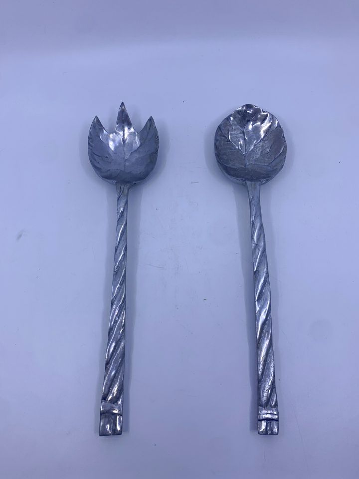 2 METAL LEAVES SERVING UTENSILS.