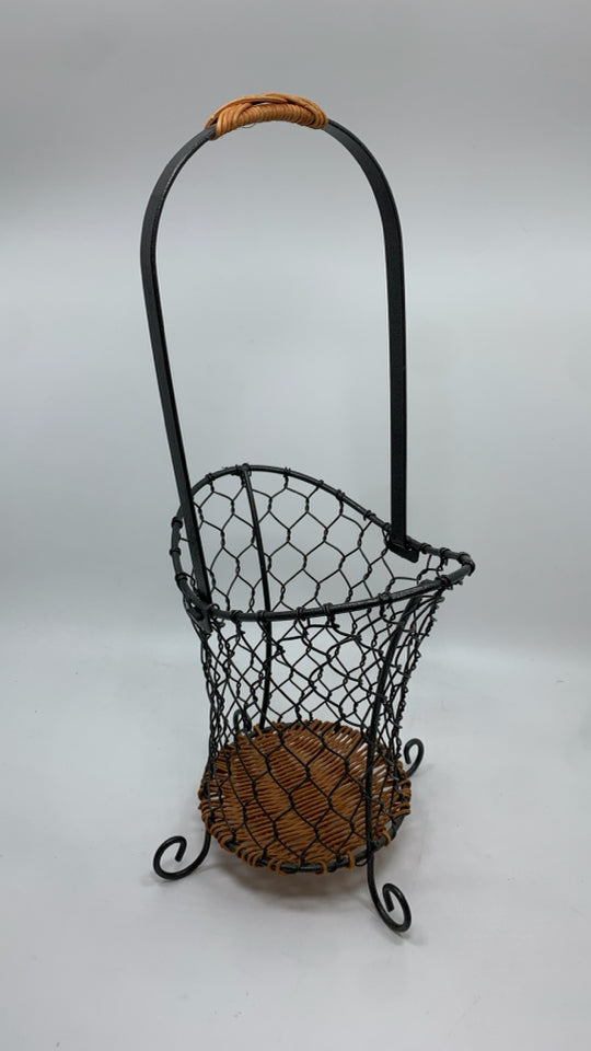 GREY WIRE BASKET W/WOVEN BOTTOM.