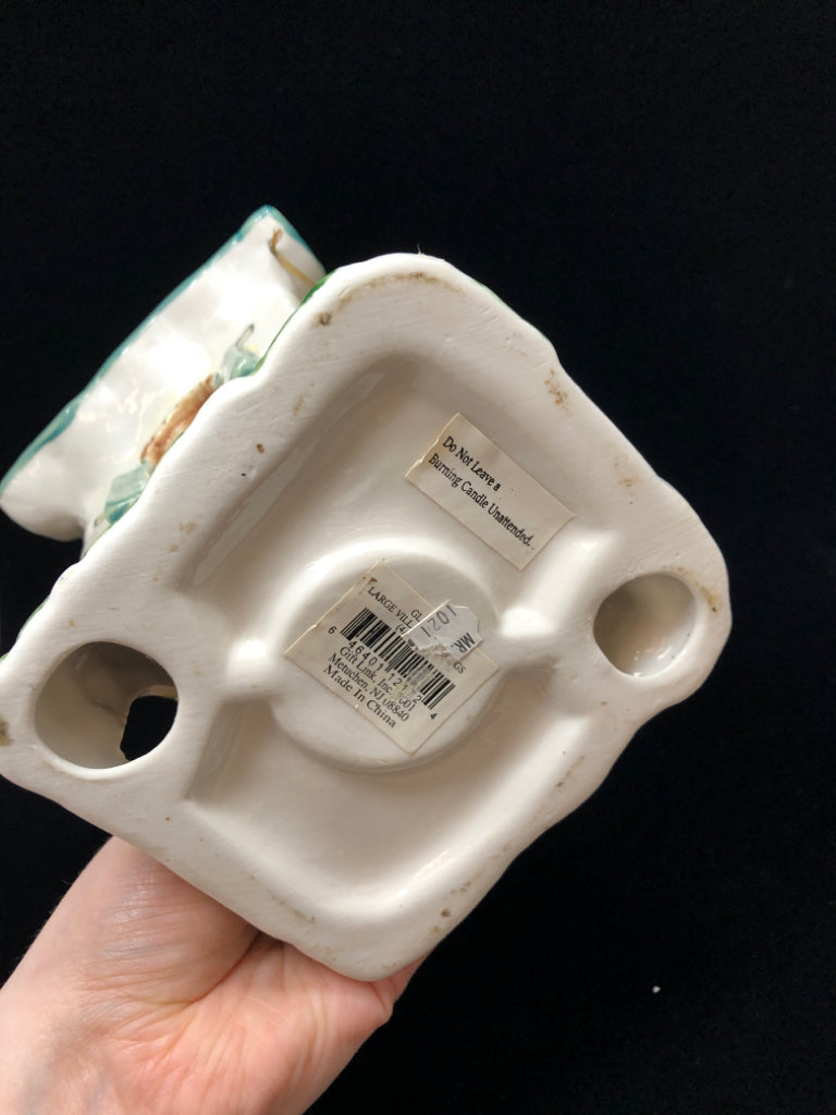 CERAMIC HOUSE TEA LIGHT HOLDER W/HANGING FLORALS.