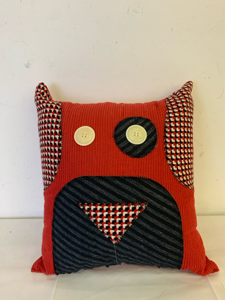 RED PATCHWORK DOG FACE PILLOW.