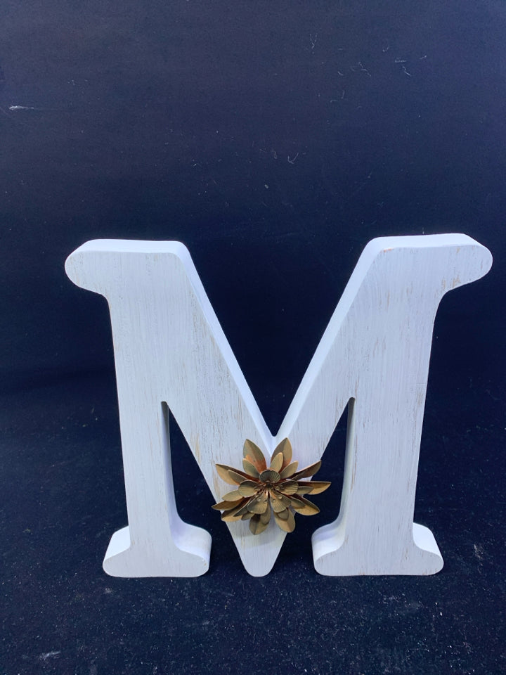DISTRESSED STANDING PAINTED "M" WITH GOLD FLOWER.