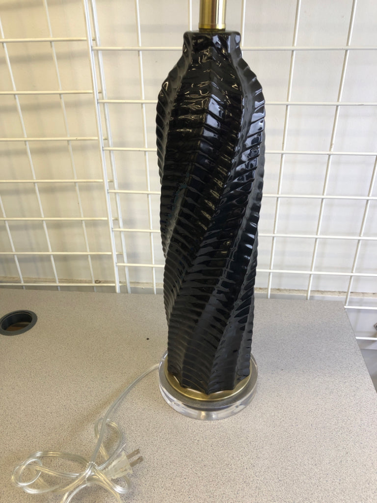 TALL BLACK CERAMIC SWIRL/LINED BASE W/ WHITE SHADE.