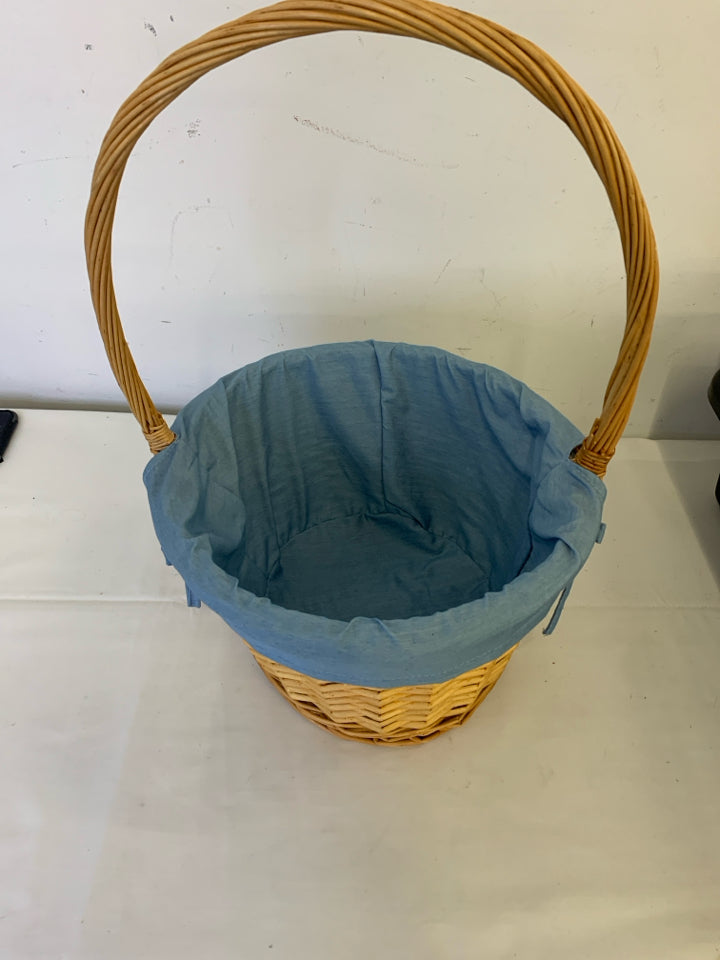 BLONDE WOVEN BASKET W BLUE LINER.