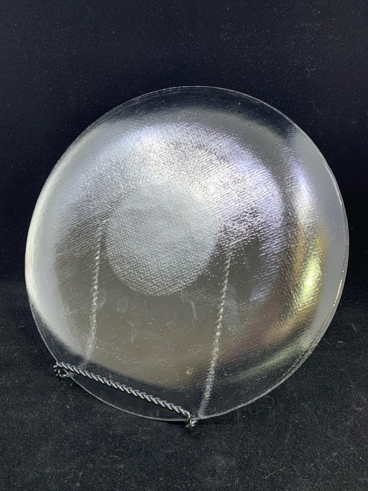 TEXTURED CLEAR GLASS SERVING PLATE.