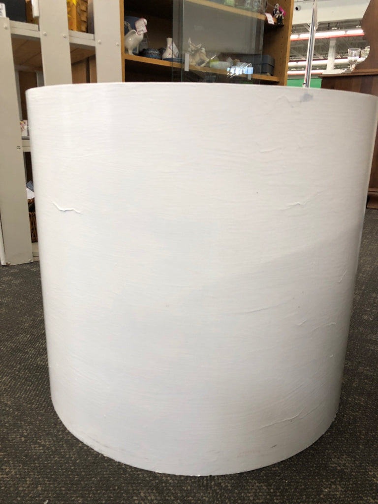WHITE WOOD ROUND SIDE TABLE.