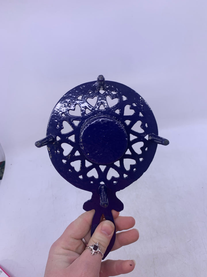 FOOTED BLUE METAL TEA LIGHT INSERT TRIVET.