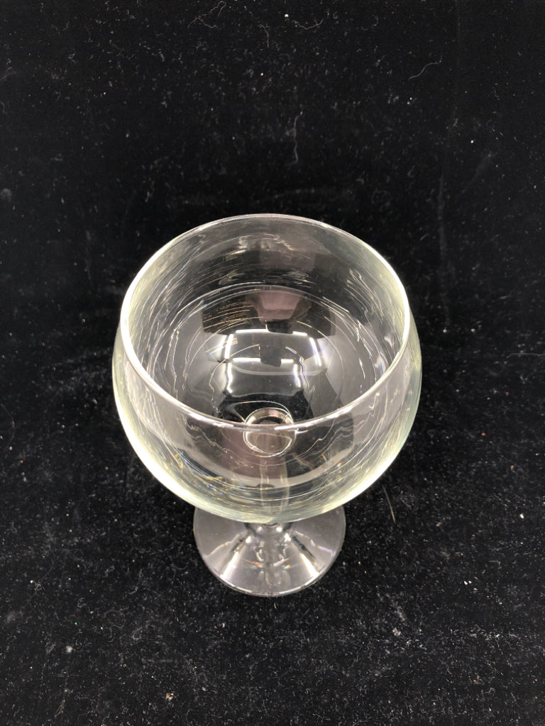 4 WIDE ROUND WINE GLASSES.