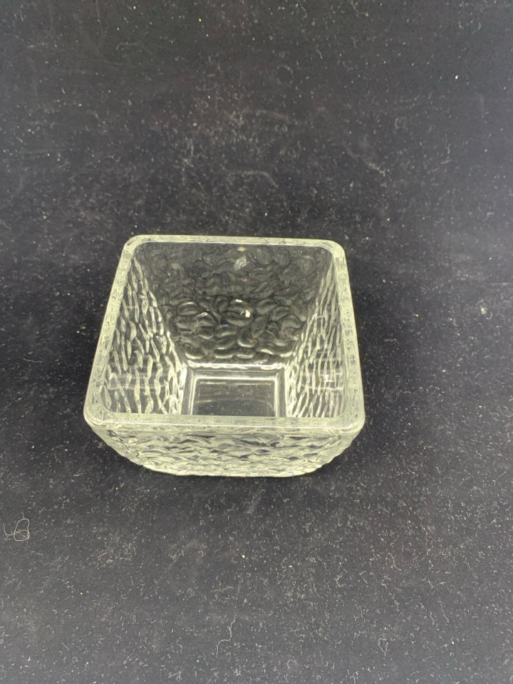 SQUARE TEXTURED BOWL.