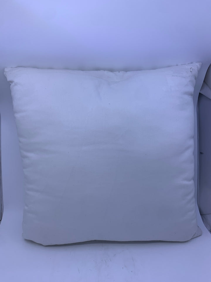 WHITE AND SILVER PATTERN PILLOW.