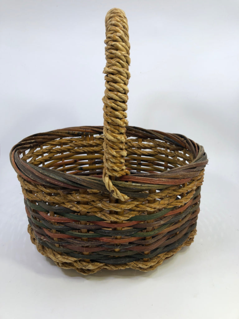 MULTI COLORED WEAVED BASKET W/HANDLE.