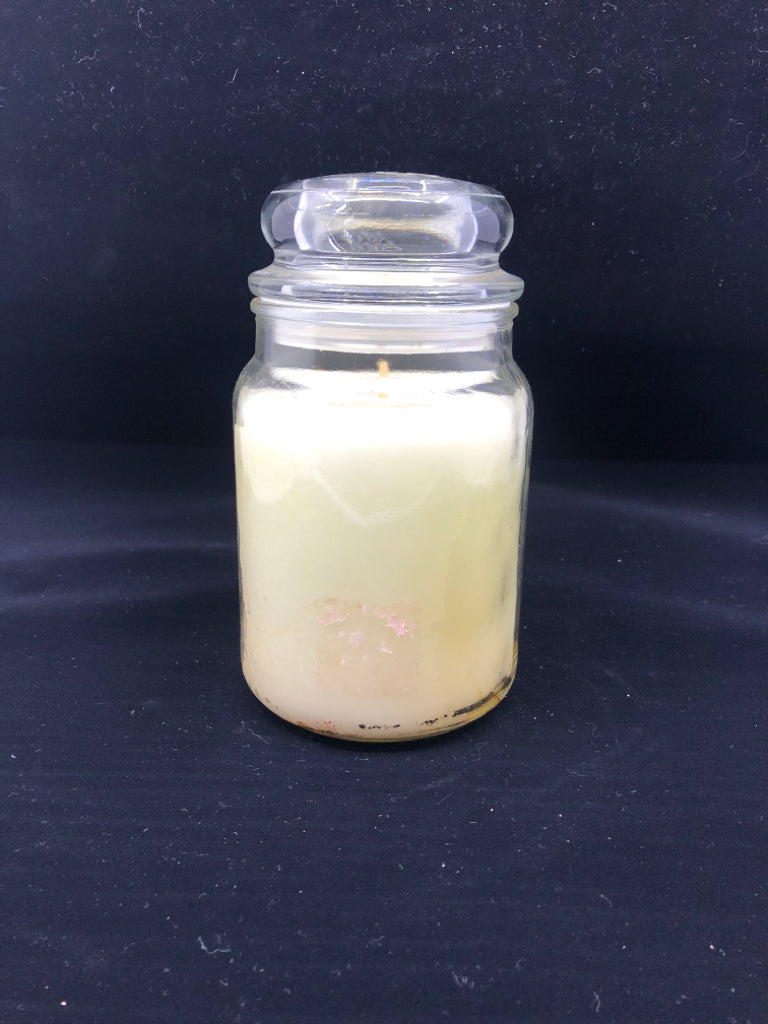 CREAMY VANILLA/COCONUT CANDLE AMERICAN HOME.