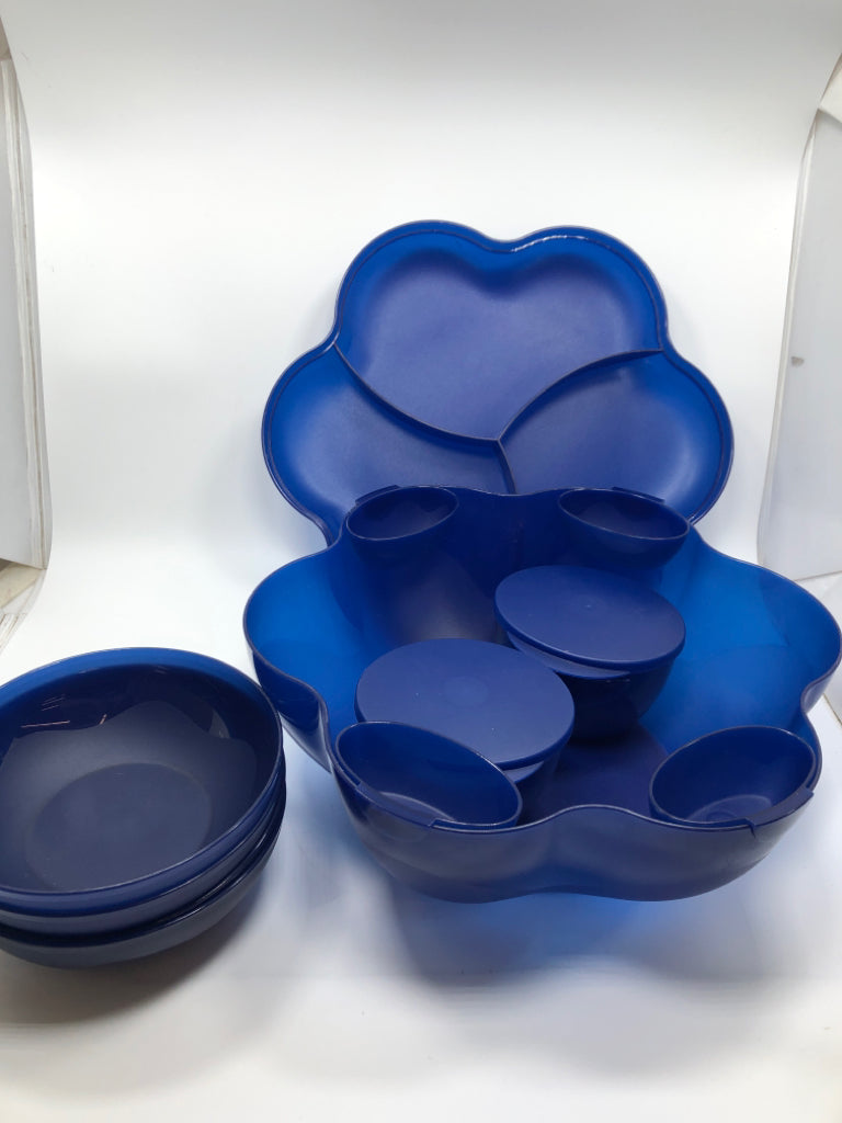 11PC BLUE TUPPERWARE CHIP N'DIP SERVING SET W/4 BOWLS.
