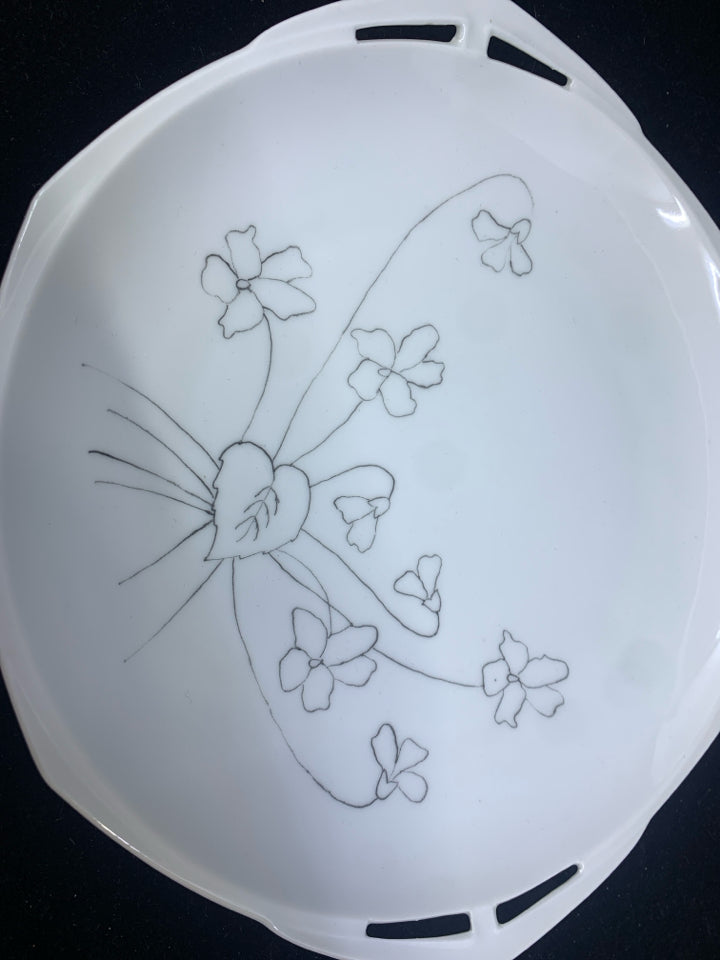 WHITE OVAL SERVING DISH WITH HAND DRAWN FLORAL DESIGN.