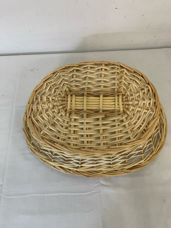 OVAL BLONDE WOVEN BASKET.