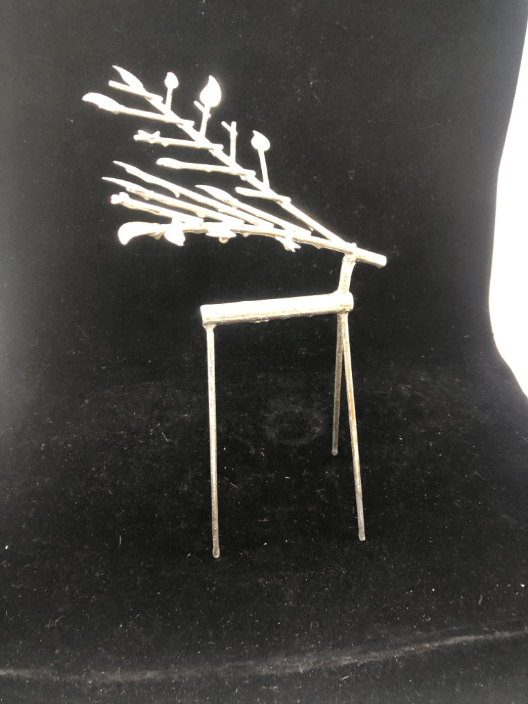 METAL REINDEER W/BRANCH ANTLER DECOR.