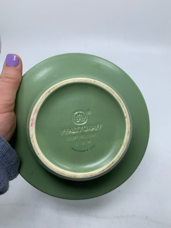 BERRIES & PINE PILLAR HOLDER.