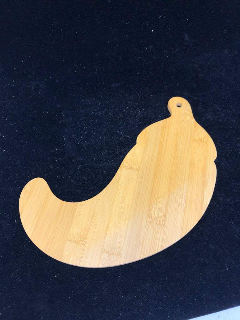 CHILI PEPPER FAJITA CUTTING BOARD.