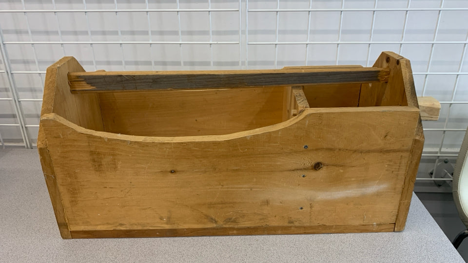 VTG UNFINISHED WOODEN TOOL BOX.