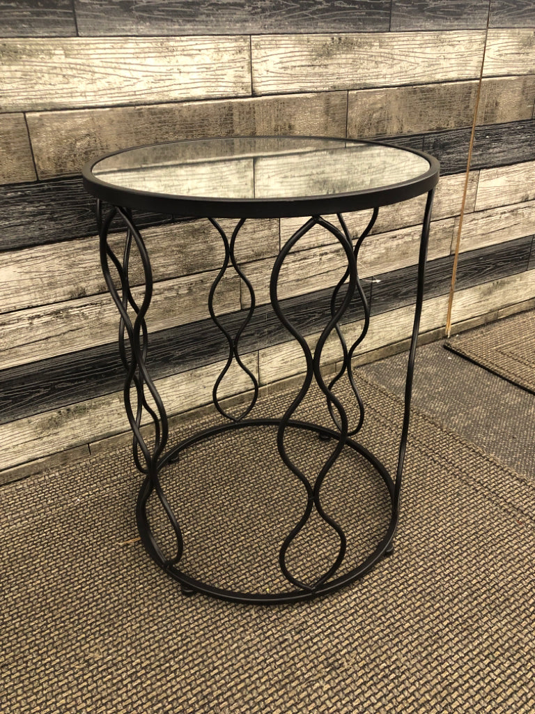 METAL WAVE SUPPORT END TABLE W/ MIRRORED TOP.