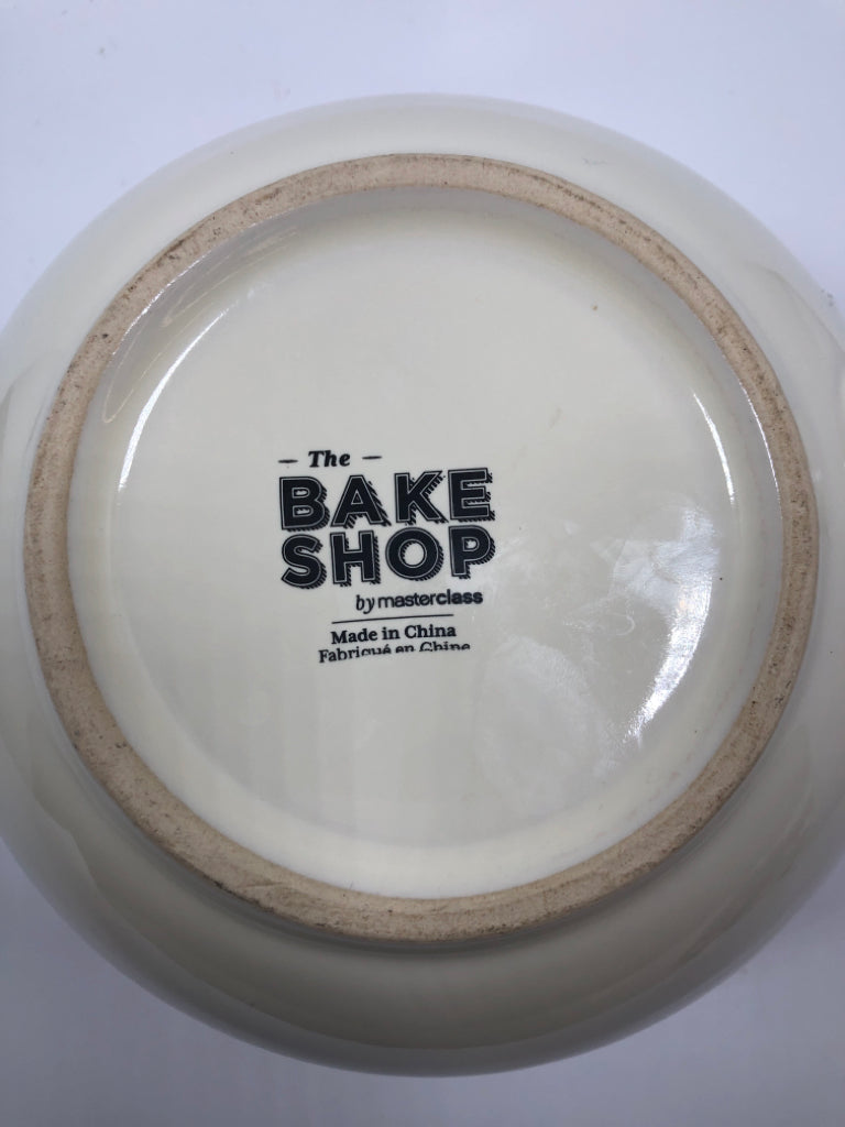 BAKE SHOP CREAM COLOR MIXING BOWL W/HEARTS.