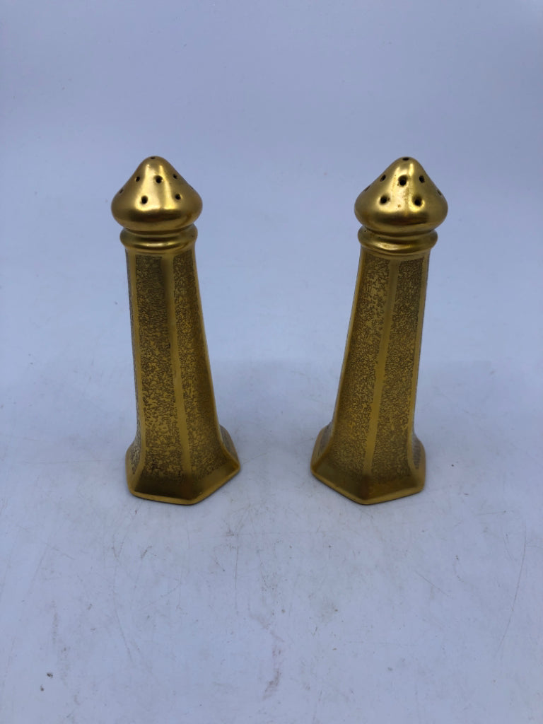 VTG SKINNY GOLD SALT AND PEPPER SHAKERS.