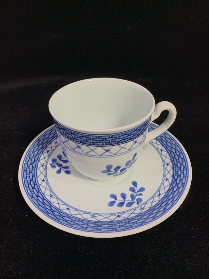VTG BLUE FLORAL TEACUP/SAUCER.
