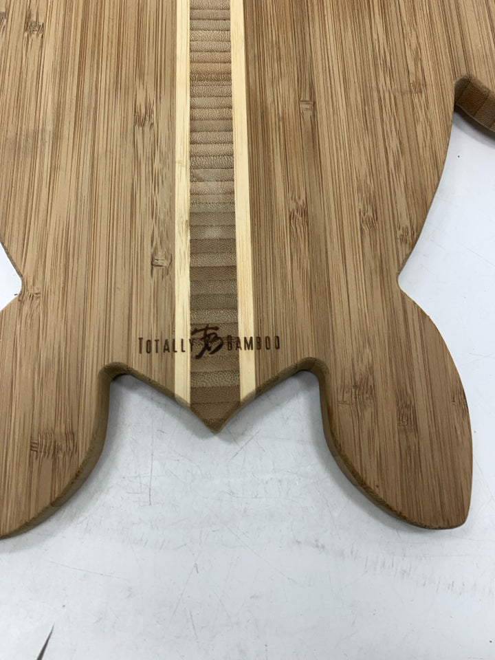 BAMBOO TURTLE SHAPED CUTTING BOARD W/ TAG.