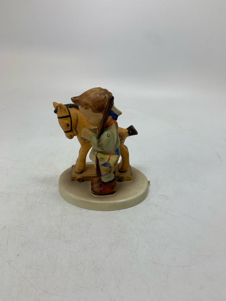 HUMMEL "PRAYER BEFORE BATTLE" FIGURINE #20.