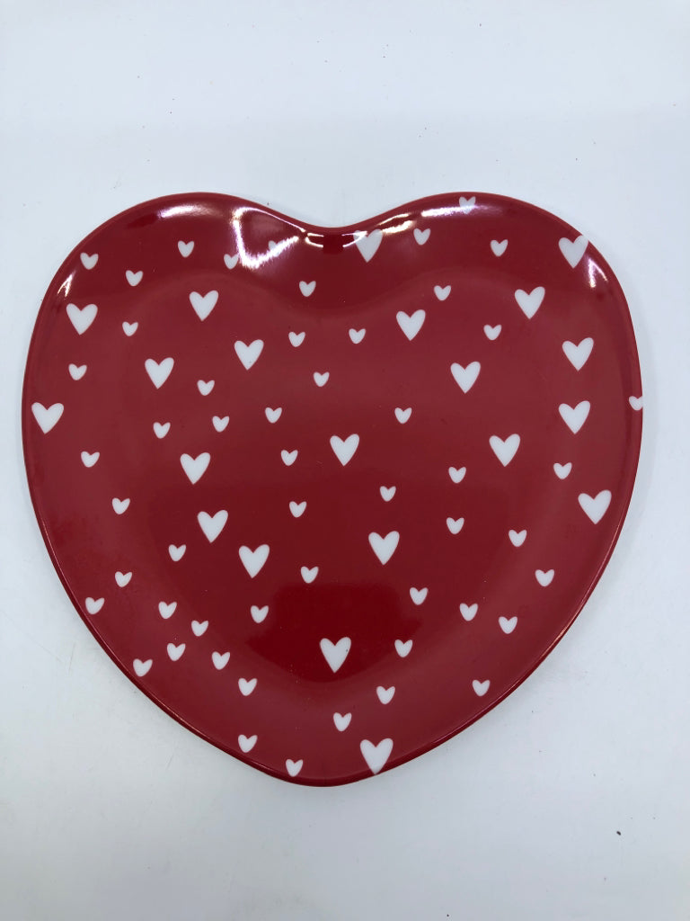 HEART SHAPED RED WHITE MELAMINE PLATE.