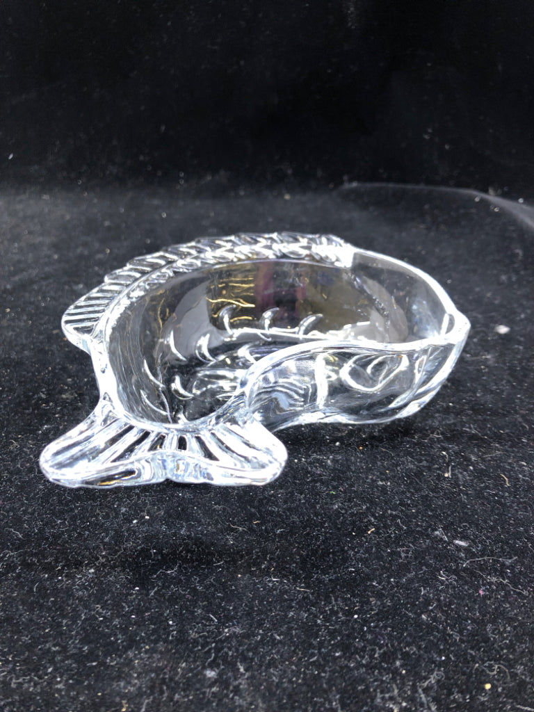 SMALL FISH NUT BOWL.