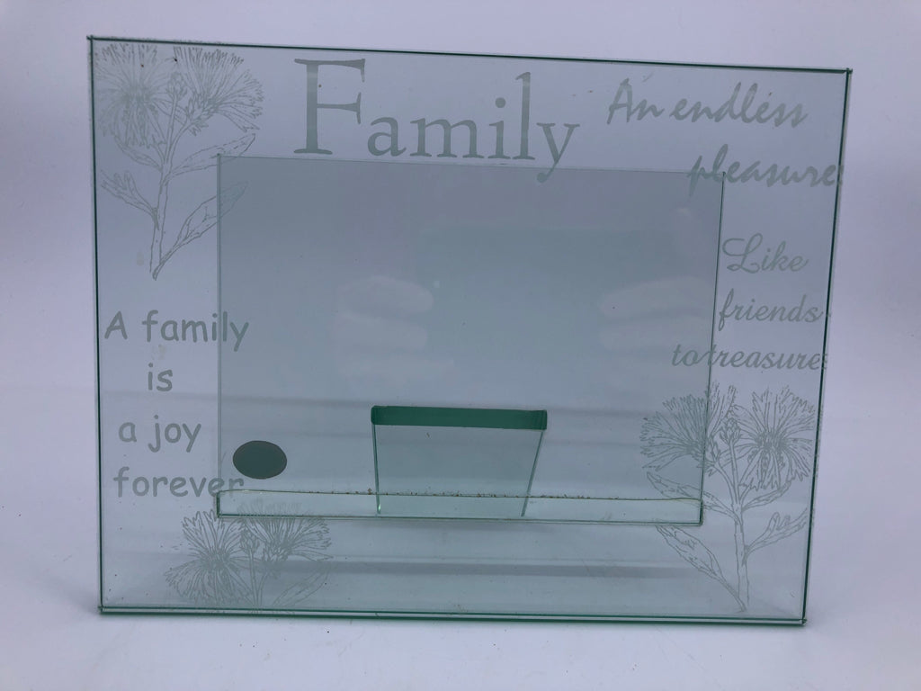 FAMILY GLASS PHOTO FRAME.