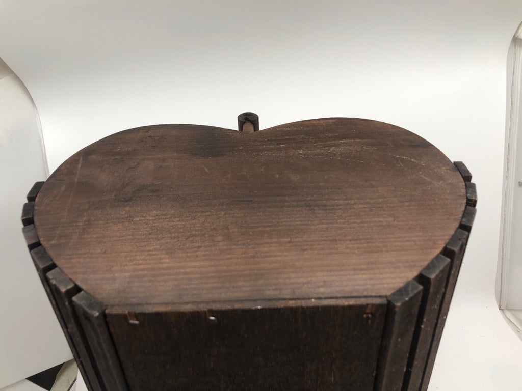 WOOD HEART SHAPED BASKET W/HANDLE.