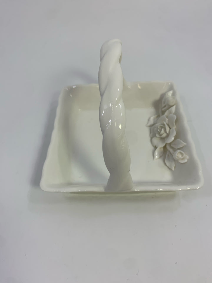 ANTIQUE REFLECTIONS WHITE CERAMIC BASKET W/FLOWER.