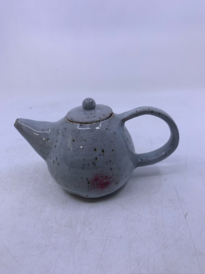 SMALL GREY W/ SPECKLES TEA TOP.