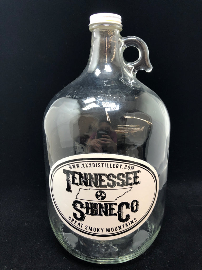 TENNESSEE SHINE GLASS JUG.