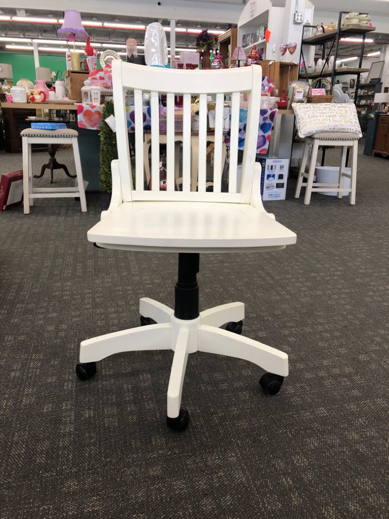 WHITE ROLLING DESK CHAIR.