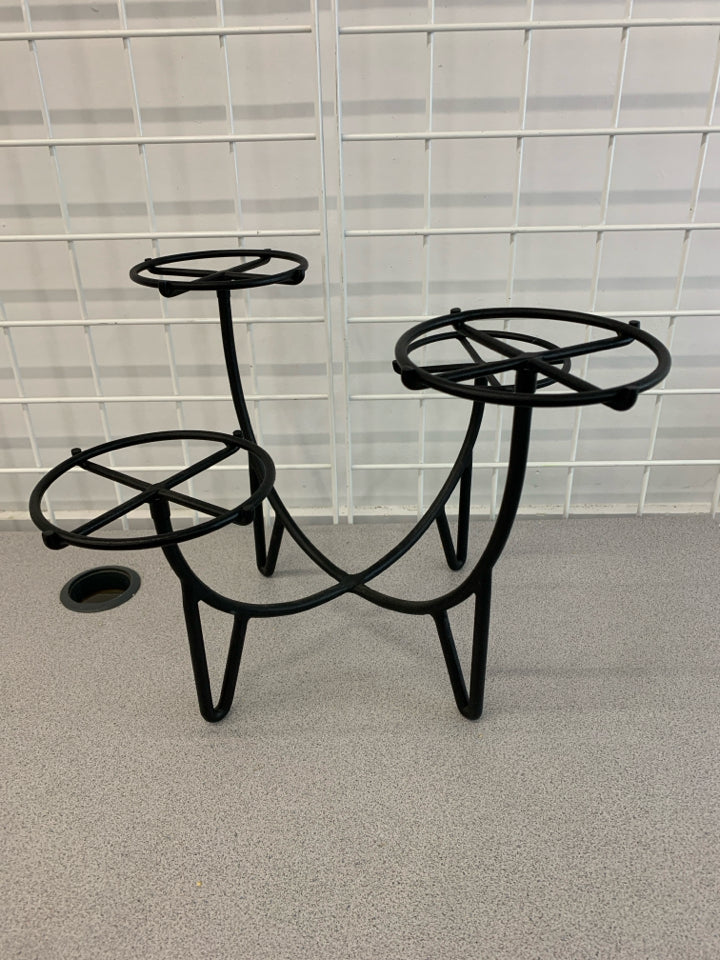 BLACK METAL 4 TIER PLANT STAND.