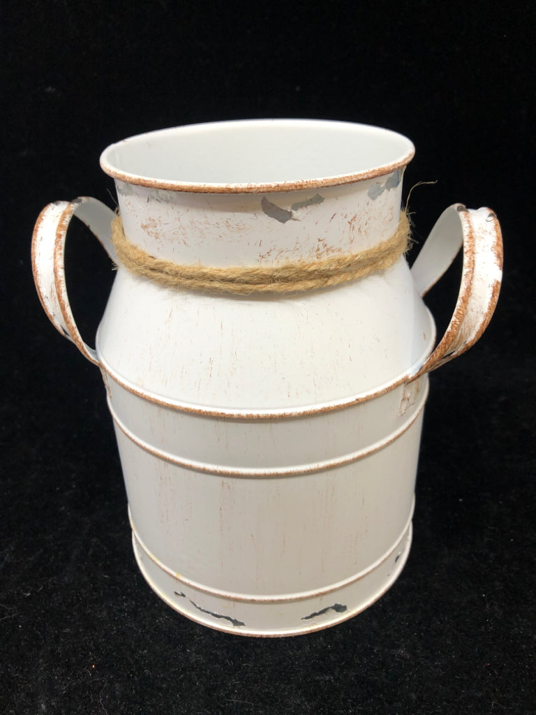 WHITE DISTRESSED METAL VASE FLOWERS & GARDEN W/ HANDLES.