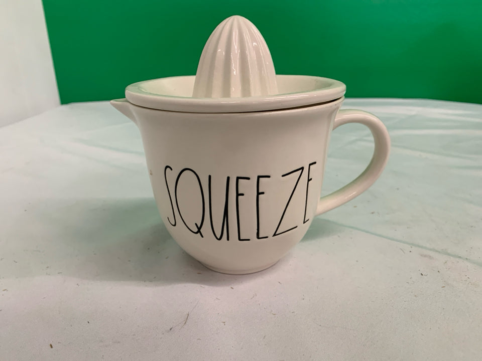 "SQUEEZE" 2PC JUICE REAMER