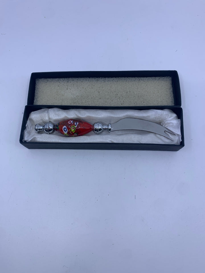 DECORATIVE CHEESE KNIFE SERVING UTENSIL IN BOX.