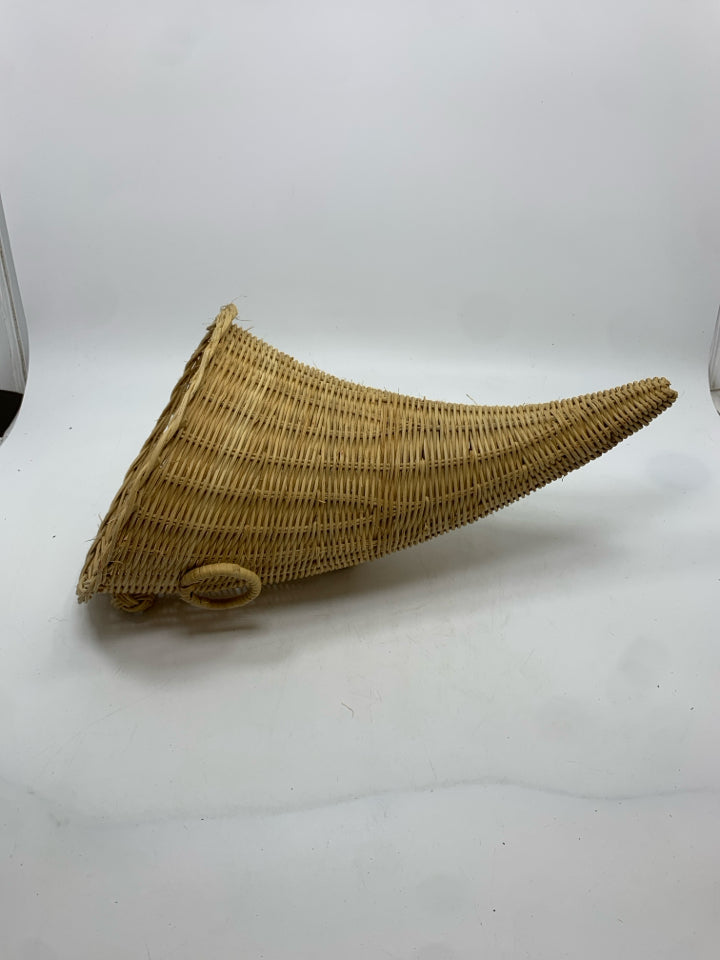 BLONDE WOVEN CORNUCOPIA.