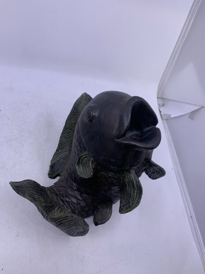 RESIN FISH DECOR W/ TAIL UP.