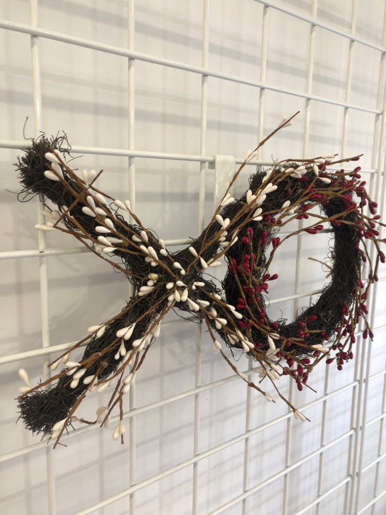 TWIG AND BERRIES XO WALL DECOR.