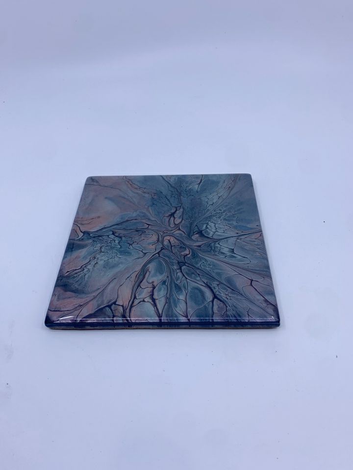 PAINT POUR TRIVET.