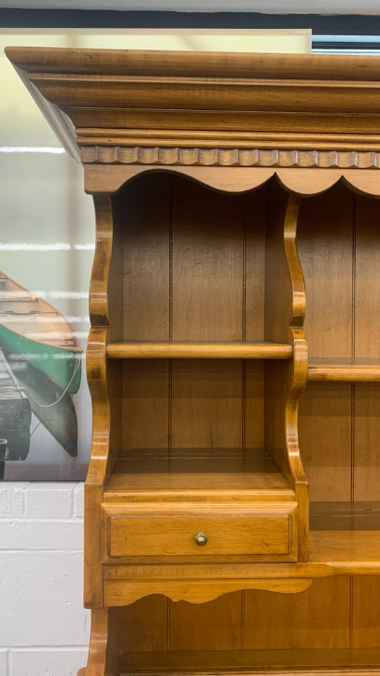 2PC CONANT MAPLE HUTCH.