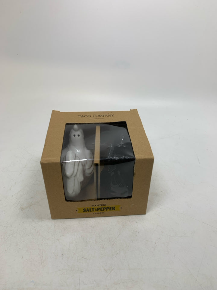 TWO'S COMPANY CERAMIC ROOSTER SALT/PEPPER IN BOX.